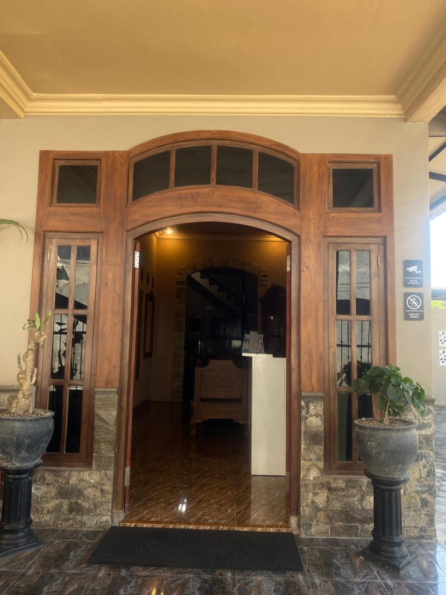 Good Feeling Banyuwangi Hostel Бануванги Екстериор снимка