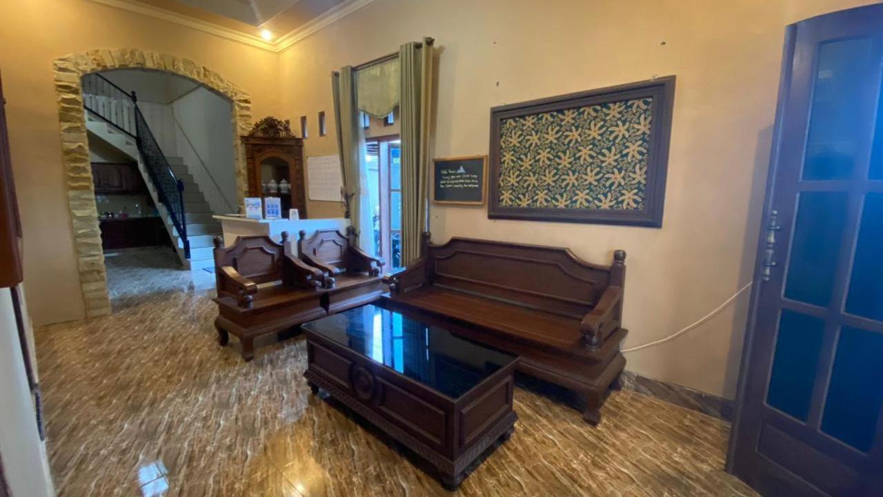 Good Feeling Banyuwangi Hostel Бануванги Екстериор снимка