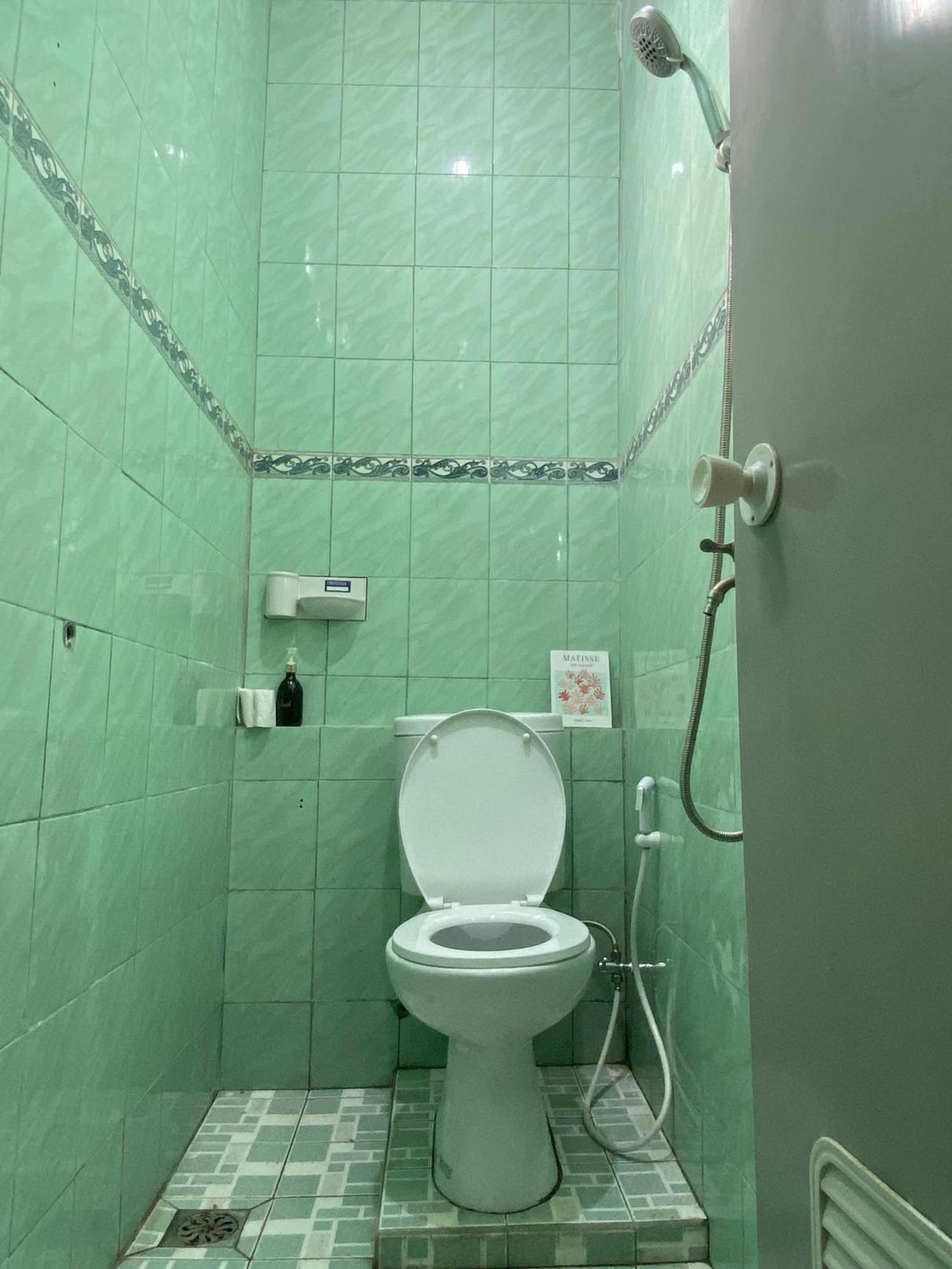 Good Feeling Banyuwangi Hostel Бануванги Екстериор снимка