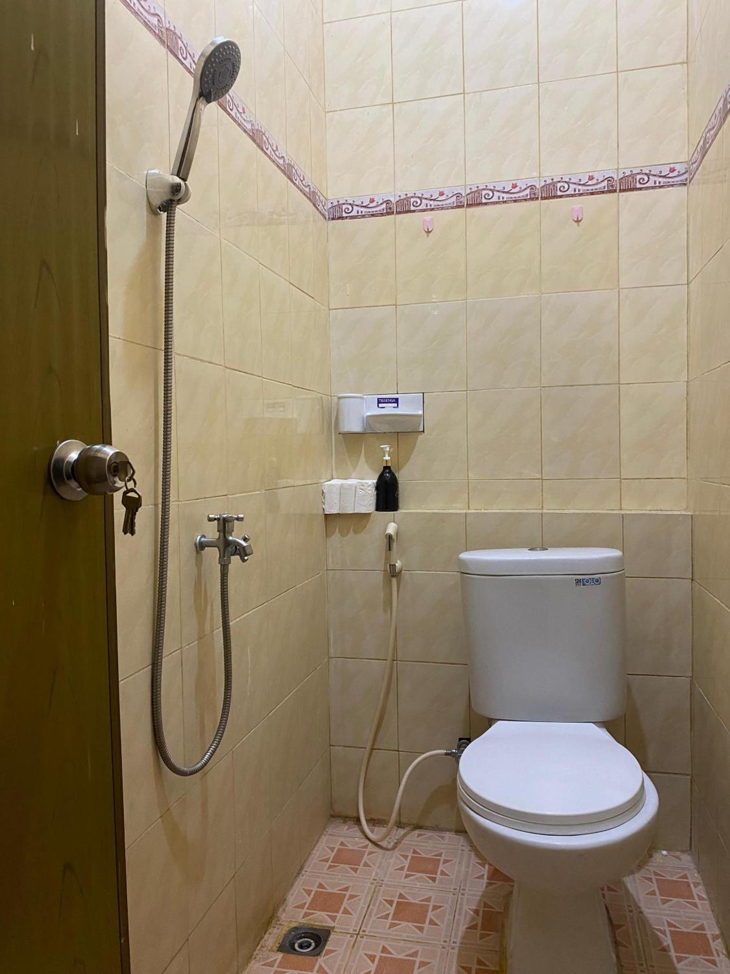 Good Feeling Banyuwangi Hostel Бануванги Екстериор снимка
