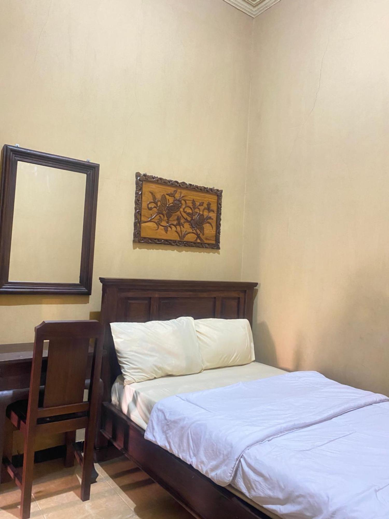 Good Feeling Banyuwangi Hostel Бануванги Екстериор снимка