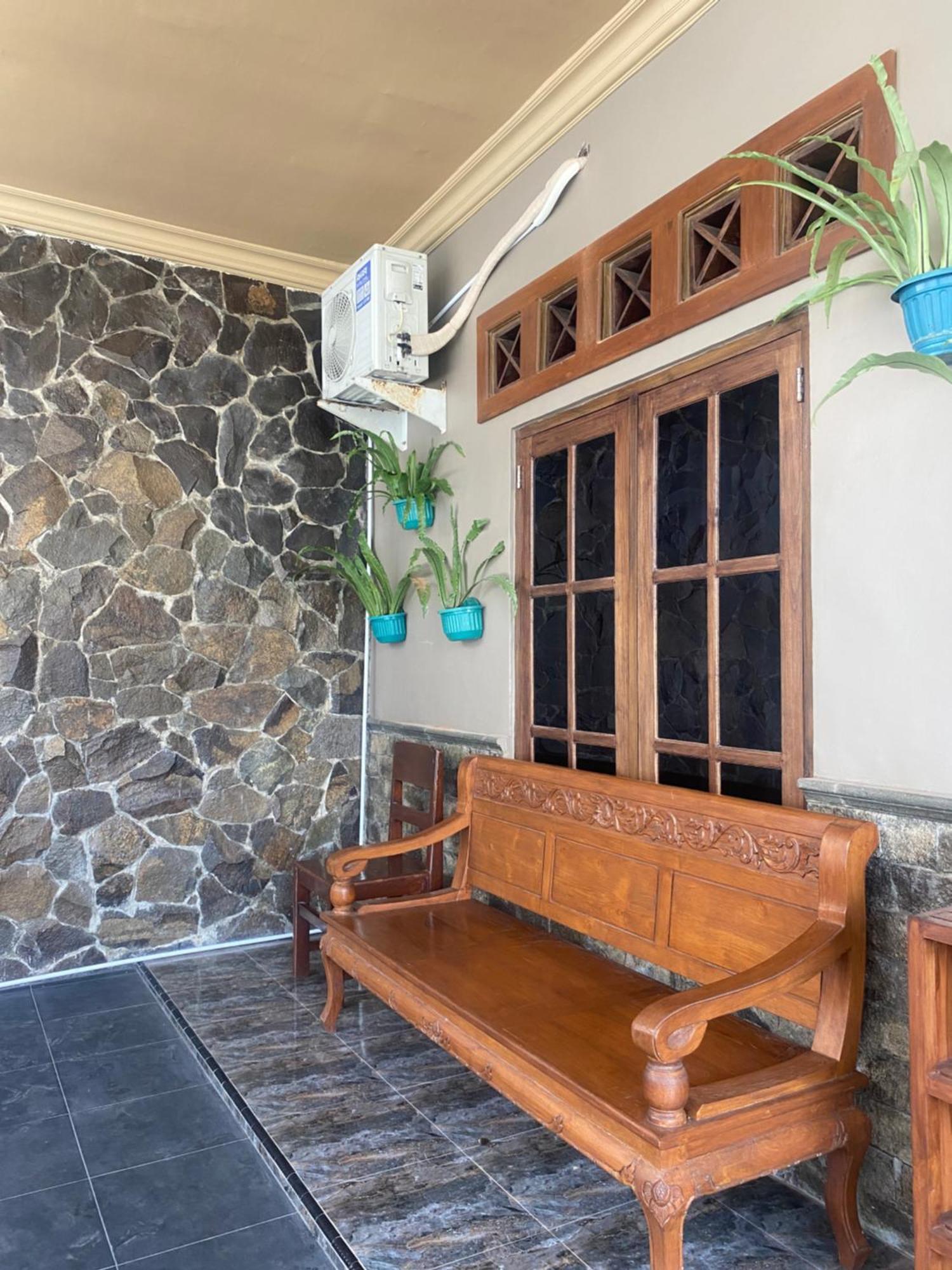 Good Feeling Banyuwangi Hostel Бануванги Екстериор снимка